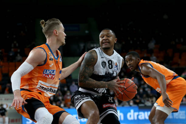 并确保欧冠 并确保欧冠